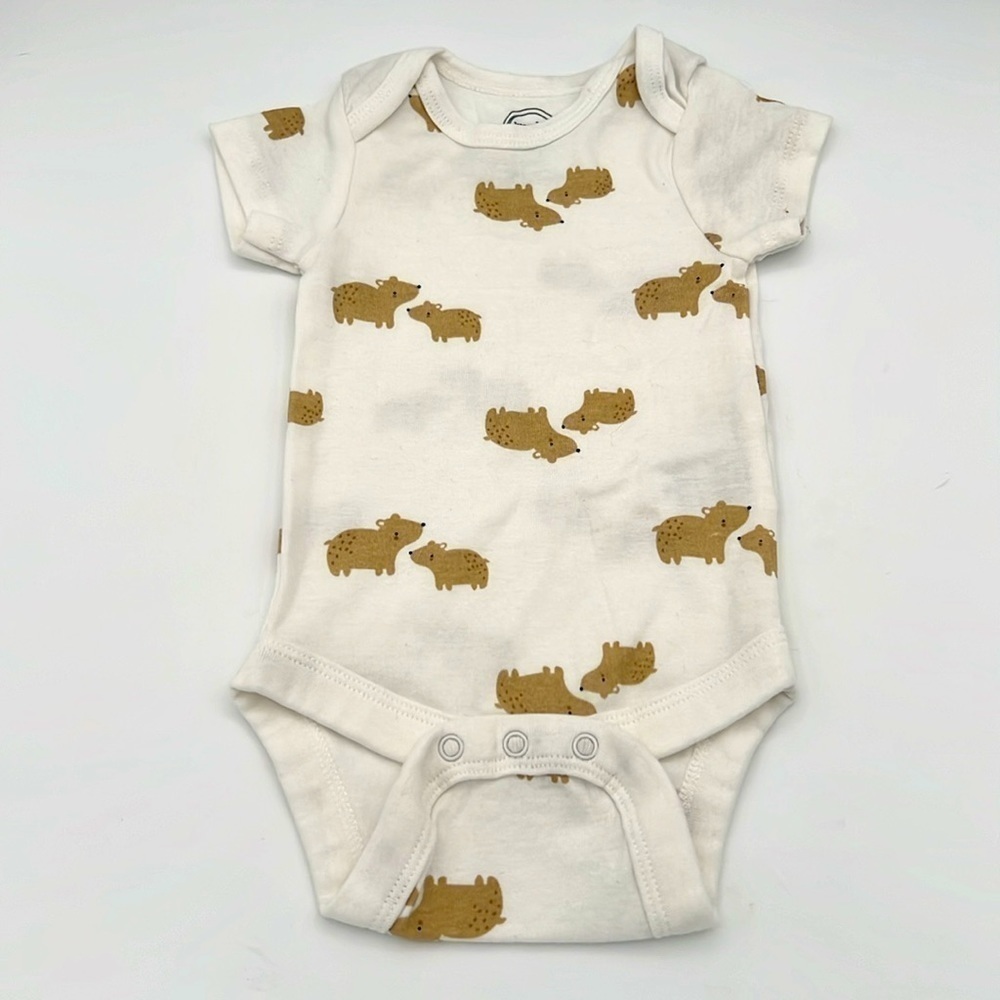 4 piece bundle 3 months shorts, pants and one piece tee - Picture 2 of 9